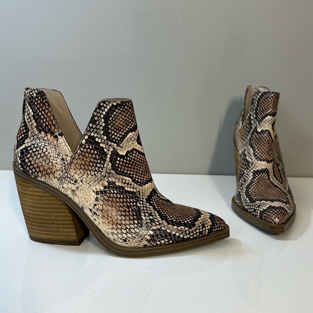 Vince Camuto Gigietta Snakeskin Leather Booties Size